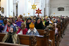 Aussendung der Sternsinger im Hohen Dom zu Fulda (Foto: Karl-Franz Thiede)